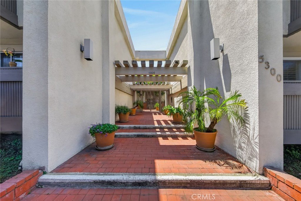 5300 Fairview Los Angeles CA 90056 24 5300 Fairview Los Angeles CA 90056