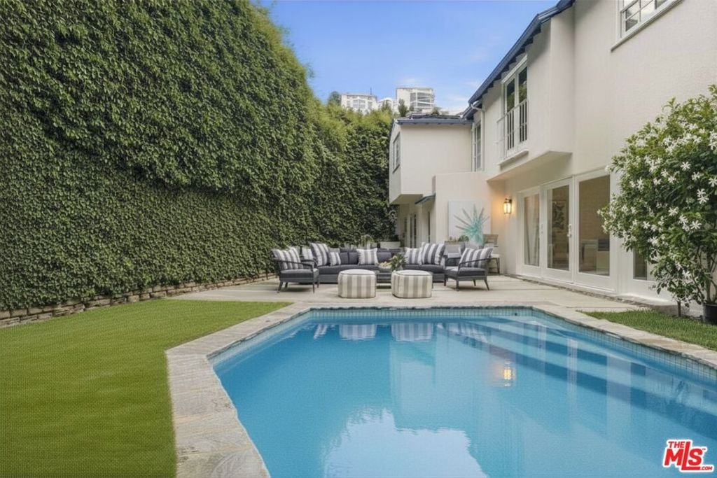 8809 Evanview Drive Los Angeles CA 90069 44 8809 Evanview Drive Los Angeles CA 90069