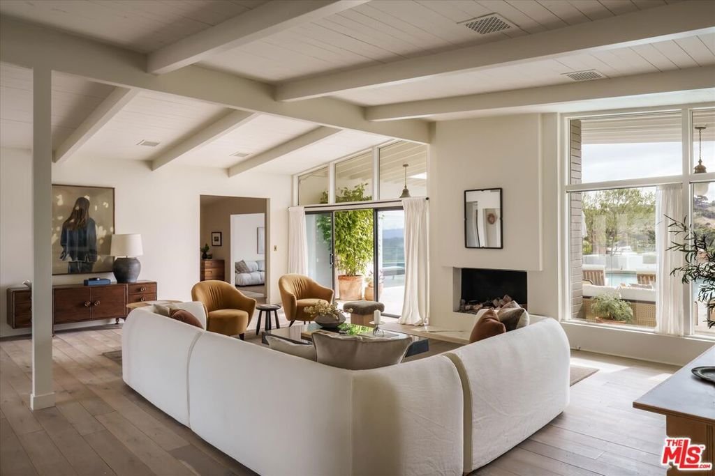 3627 Cody Road Sherman Oaks CA 91403 63 3627 Cody Road Sherman Oaks CA 91403