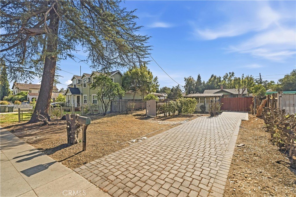 165 S Meridith Avenue Pasadena CA 91106 24 165 S Meridith Avenue Pasadena CA 91106