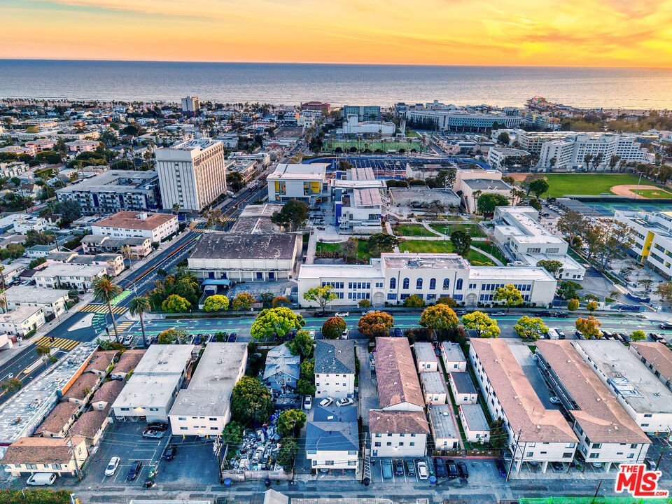 1835 7th Street D Santa Monica CA 90401 18 1835 7th Street D Santa Monica CA 90401