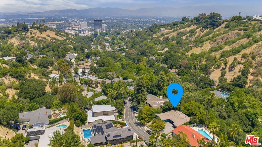 3804 Woodcliff Road Sherman Oaks CA 91403 36 3804 Woodcliff Road Sherman Oaks CA 91403