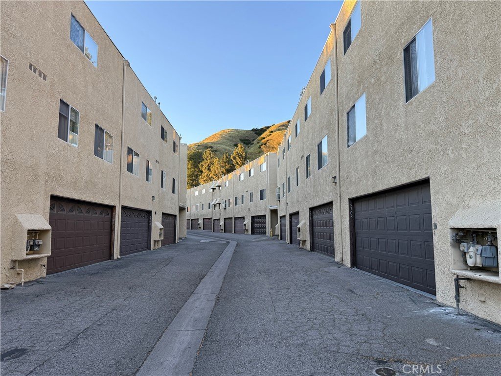 9702 Via Roma Burbank CA 91504 19 9702 Via Roma Burbank CA 91504