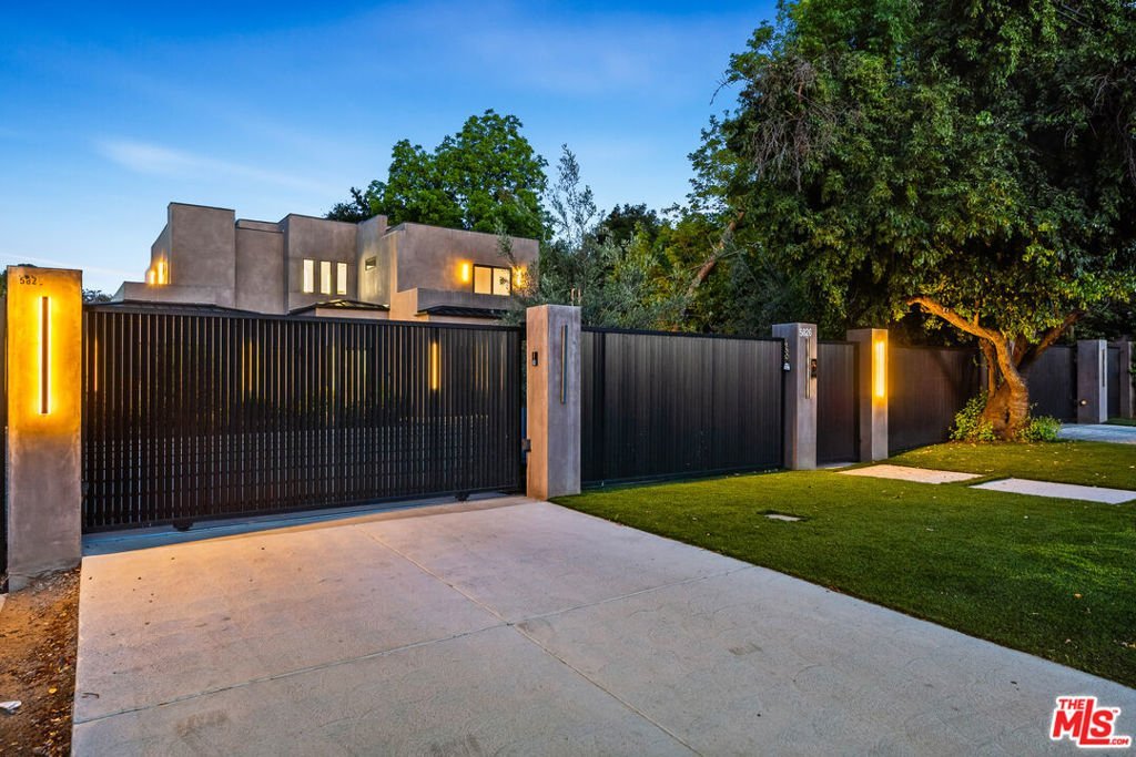 5826 Corbin Avenue Tarzana CA 91356 41 5826 Corbin Avenue Tarzana CA 91356