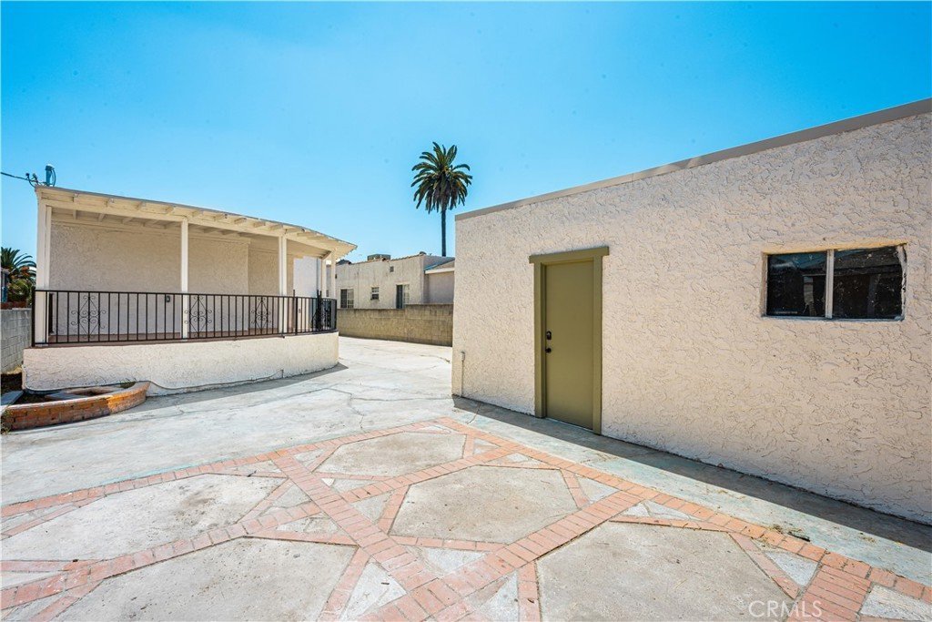7523 Dalton Avenue Los Angeles CA 90047 28 7523 Dalton Avenue Los Angeles CA 90047