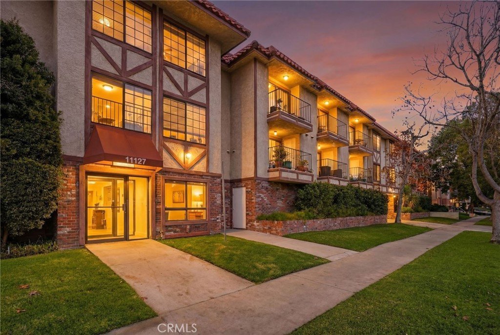 11127 La Maida 9 North Hollywood CA 91601 52 11127 La Maida 9 North Hollywood CA 91601