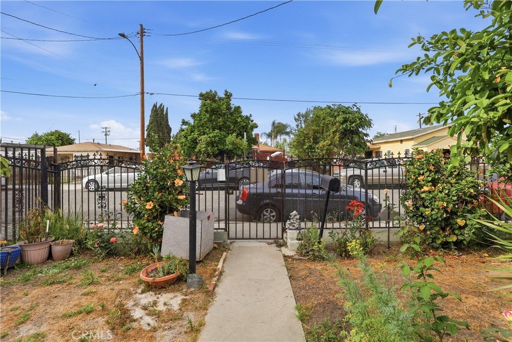 440 W Cherry Compton CA 90222 33 440 W Cherry Compton CA 90222