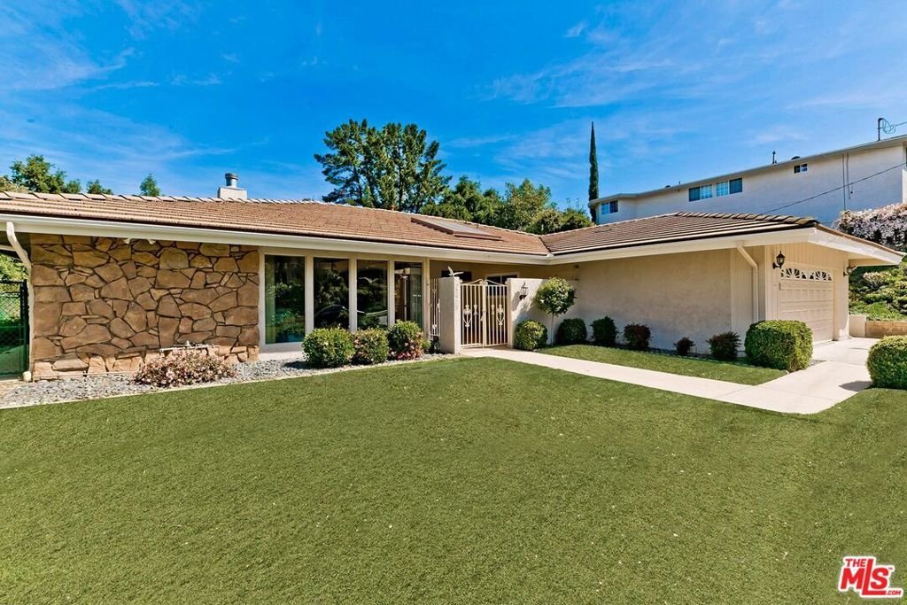 22525 Dardenne Street Calabasas CA 91302 43 22525 Dardenne Street Calabasas CA 91302