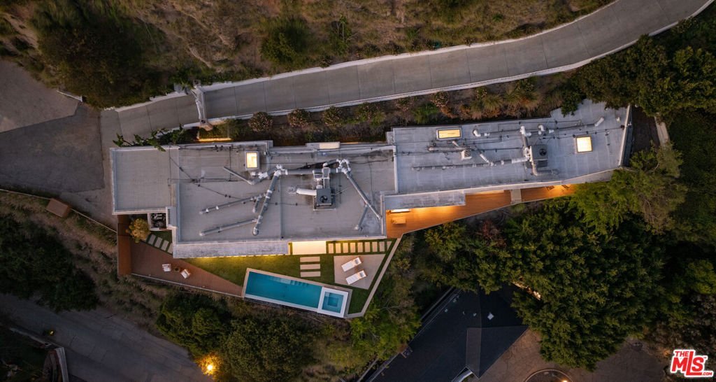 8515 Hedges Way West Hollywood CA 90069 27 8515 Hedges Way West Hollywood CA 90069