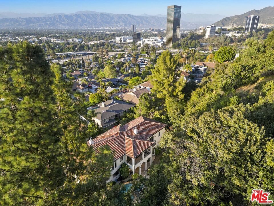 10940 Terryview Drive Studio City CA 91604 1 10940 Terryview Drive Studio City CA 91604