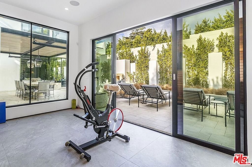 324 S Medio Drive Los Angeles CA 90049 30 324 S Medio Drive Los Angeles CA 90049