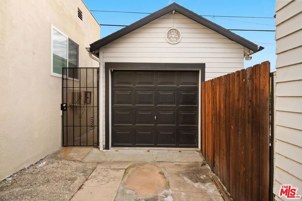 1350 Carlton Drive Glendale CA 91205 26 1350 Carlton Drive Glendale CA 91205