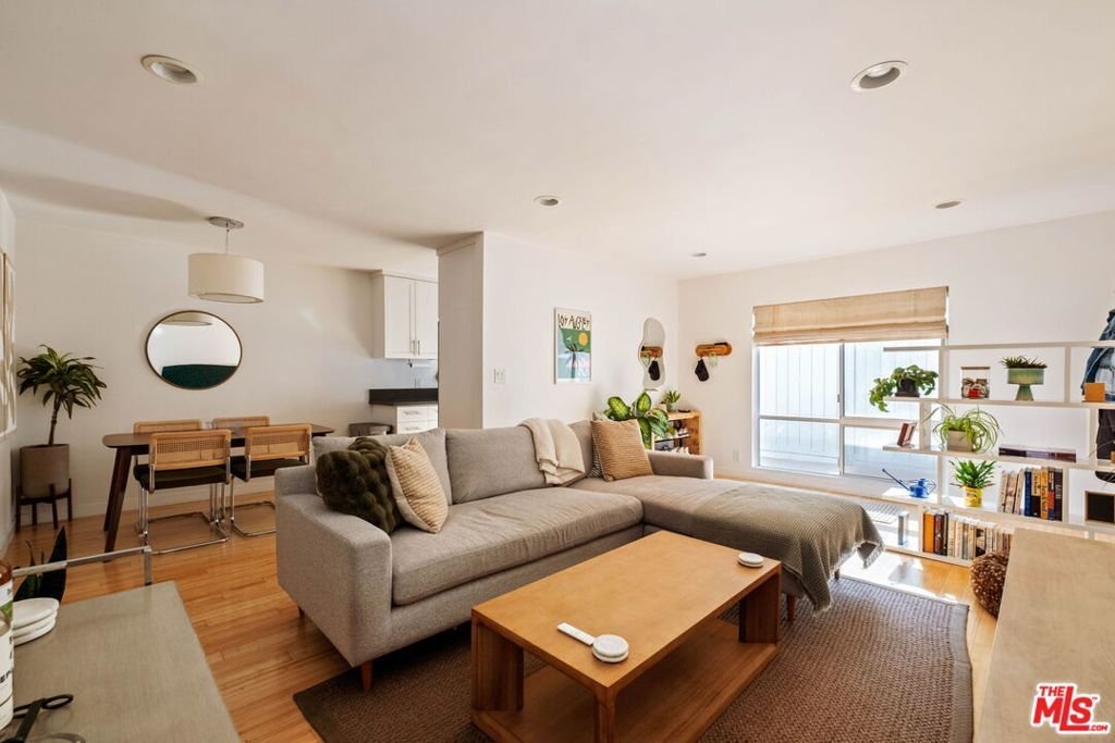 550 N Croft Avenue 2 Los Angeles CA 90048 27 550 N Croft Avenue 2 Los Angeles CA 90048