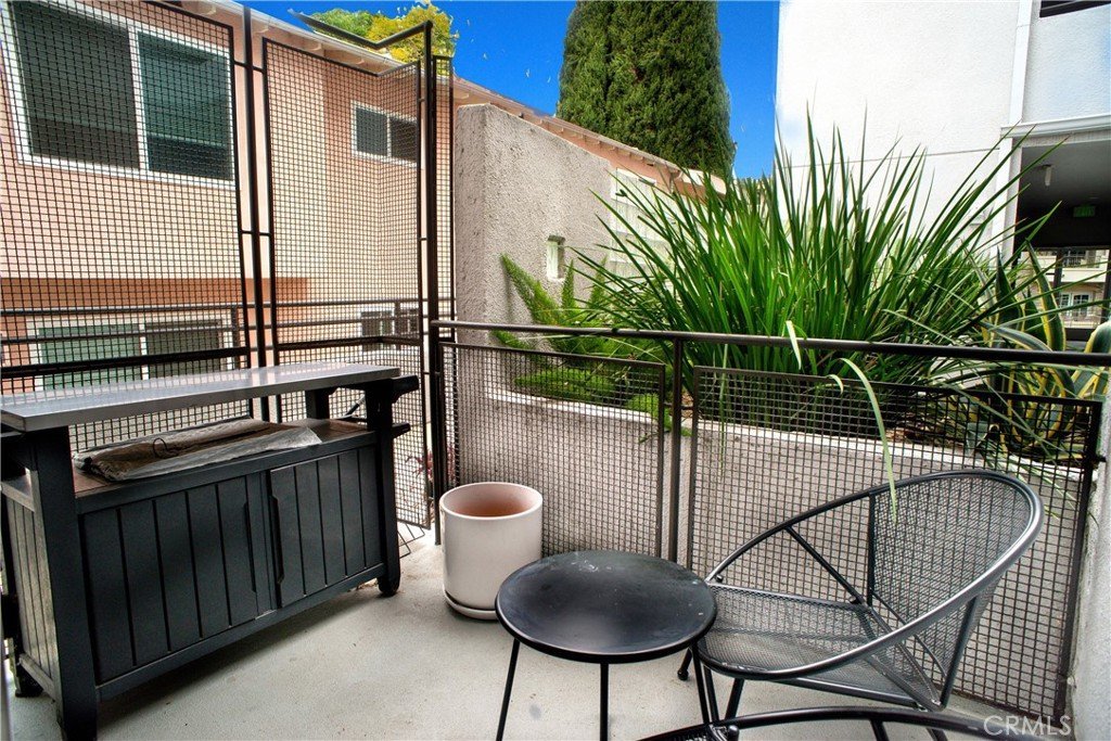 4236 Longridge Avenue 105 Studio City CA 91604 21 4236 Longridge Avenue 105 Studio City CA 91604