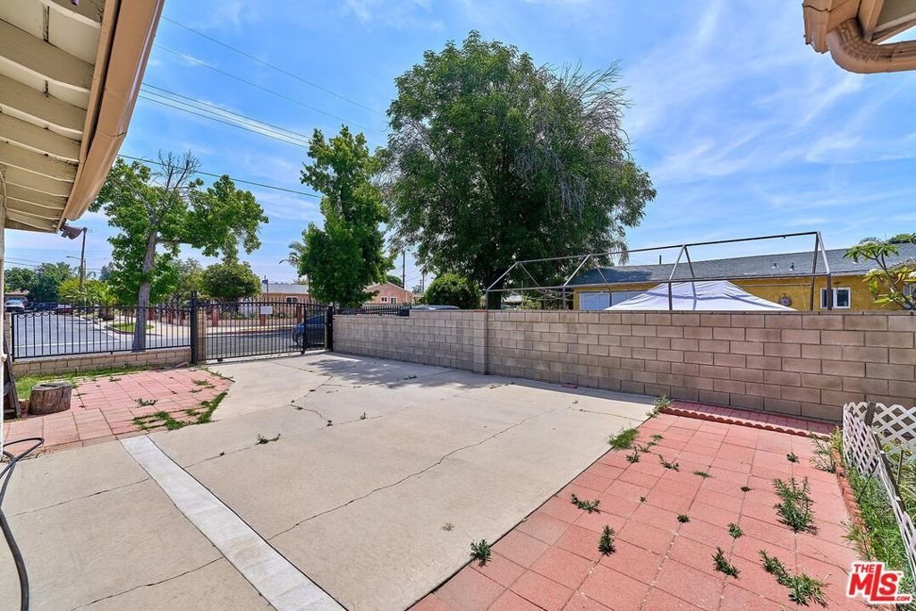 9885 Lev Avenue Arleta CA 91331 33 9885 Lev Avenue Arleta CA 91331