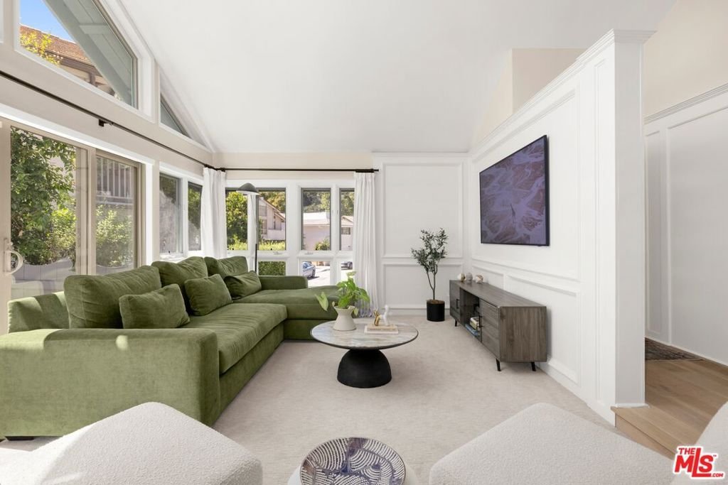 2760 Woodwardia Drive Los Angeles CA 90077 32 2760 Woodwardia Drive Los Angeles CA 90077