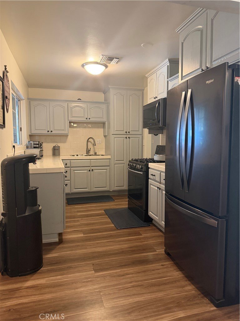 1594 Darby Pomona CA 91767 12 1594 Darby Pomona CA 91767