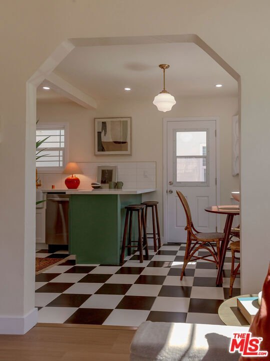 5317 Saturn Street Los Angeles CA 90019 48 5317 Saturn Street Los Angeles CA 90019