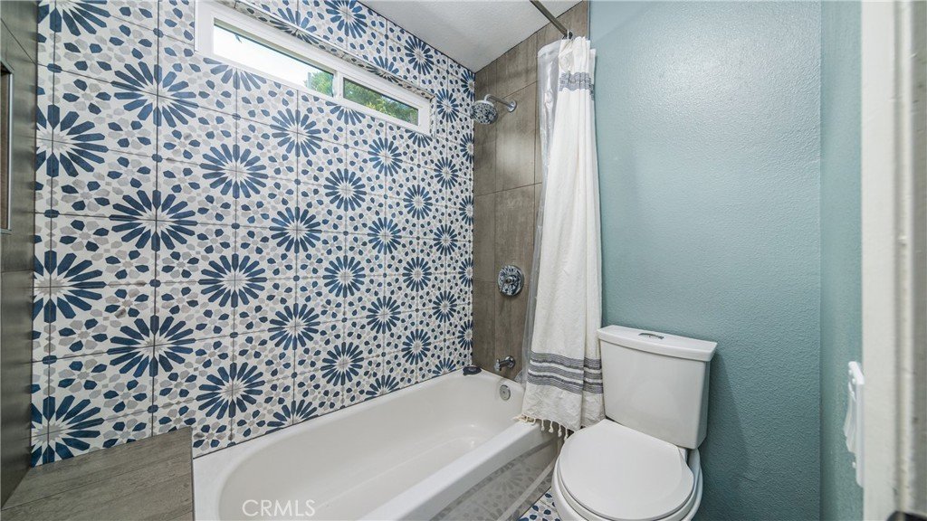 7422 Hazeltine Van Nuys CA 91405 33 7422 Hazeltine Van Nuys CA 91405
