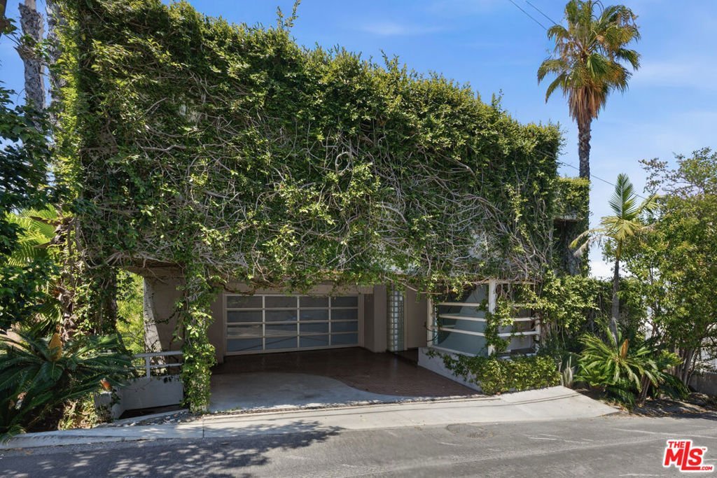 3811 Glenridge Drive Sherman Oaks CA 91423 30 3811 Glenridge Drive Sherman Oaks CA 91423
