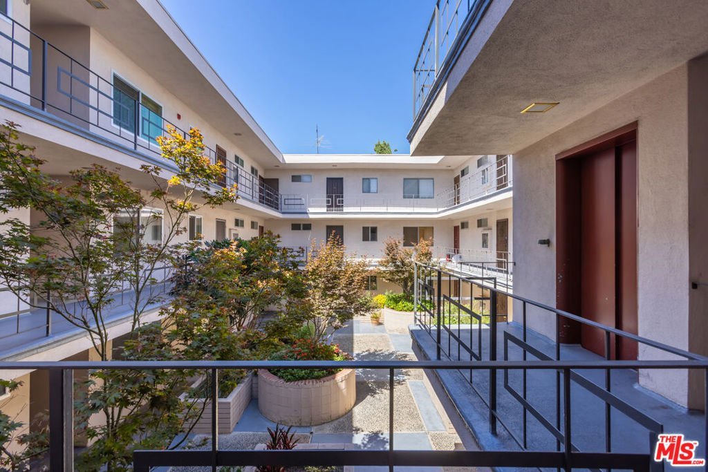 1955 Tamarind Avenue 2 Los Angeles CA 90068 22 1955 Tamarind Avenue 2 Los Angeles CA 90068