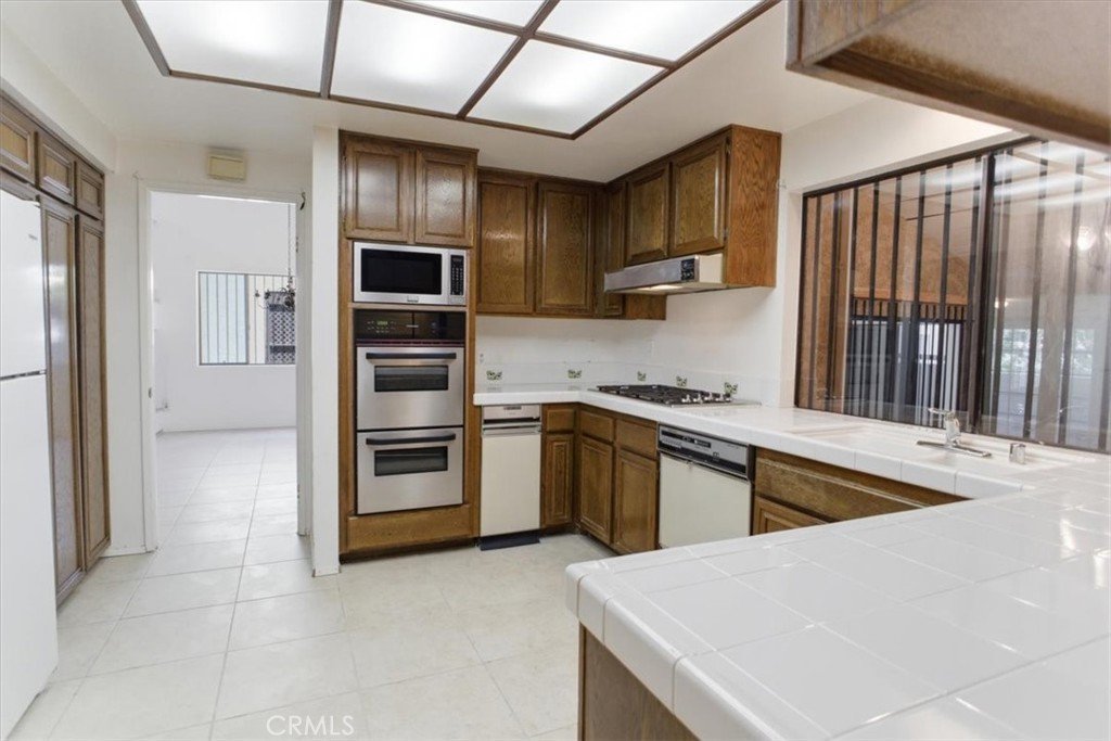 3810 Honolulu Avenue La Crescenta CA 91214 24 3810 Honolulu Avenue La Crescenta CA 91214