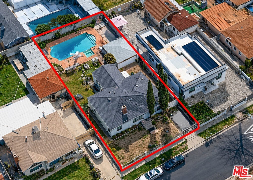 8066 Rhodes Avenue North Hollywood CA 91605 18 8066 Rhodes Avenue North Hollywood CA 91605