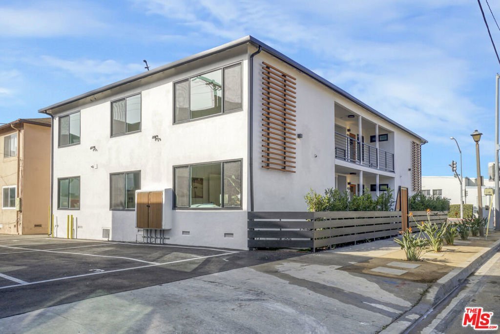4017 Grand View Boulevard Culver City CA 90066 21 4017 Grand View Boulevard Culver City CA 90066