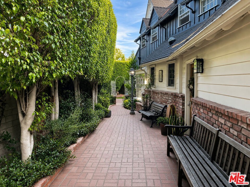 800 Cinthia Street Beverly Hills CA 90210 1 800 Cinthia Street Beverly Hills CA 90210