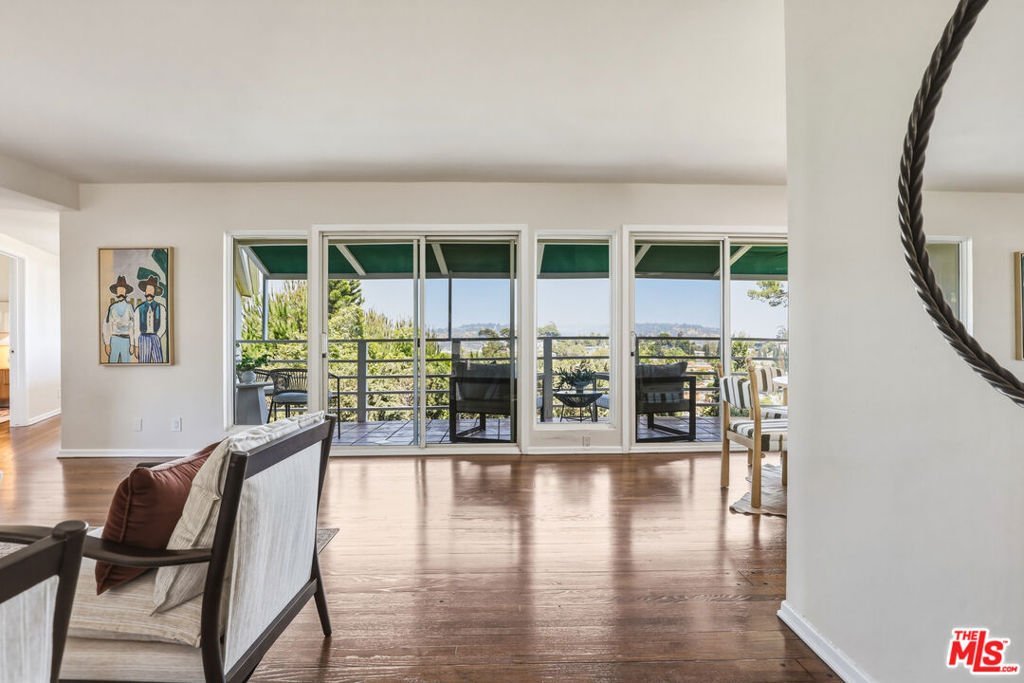 2525 Ivanhoe Drive Los Angeles CA 90039 42 2525 Ivanhoe Drive Los Angeles CA 90039
