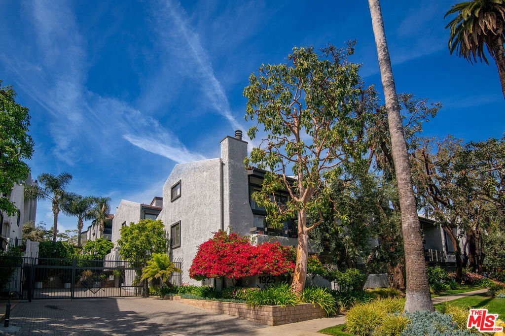 1925 S Beverly Glen Boulevard 30 Los Angeles CA 90025 66 1925 S Beverly Glen Boulevard 30 Los Angeles CA 90025