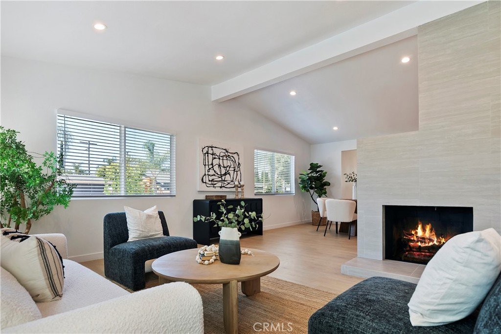 7333 Mclaren West Hills CA 91307 40 7333 Mclaren West Hills CA 91307