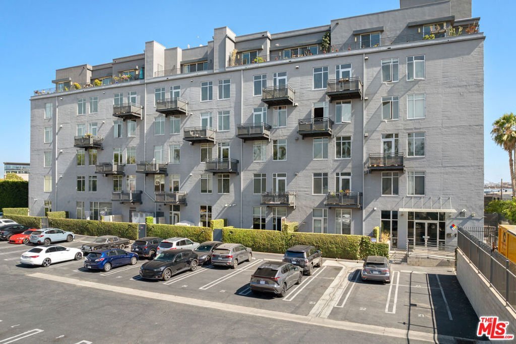 825 E 4th Street 503 Los Angeles CA 90013 22 825 E 4th Street 503 Los Angeles CA 90013