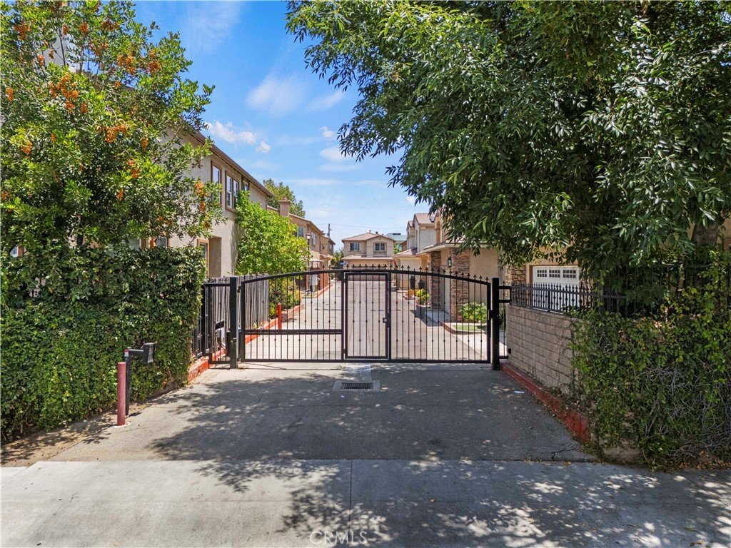 8541 Thunderbird North Hills CA 91343 36 8541 Thunderbird North Hills CA 91343