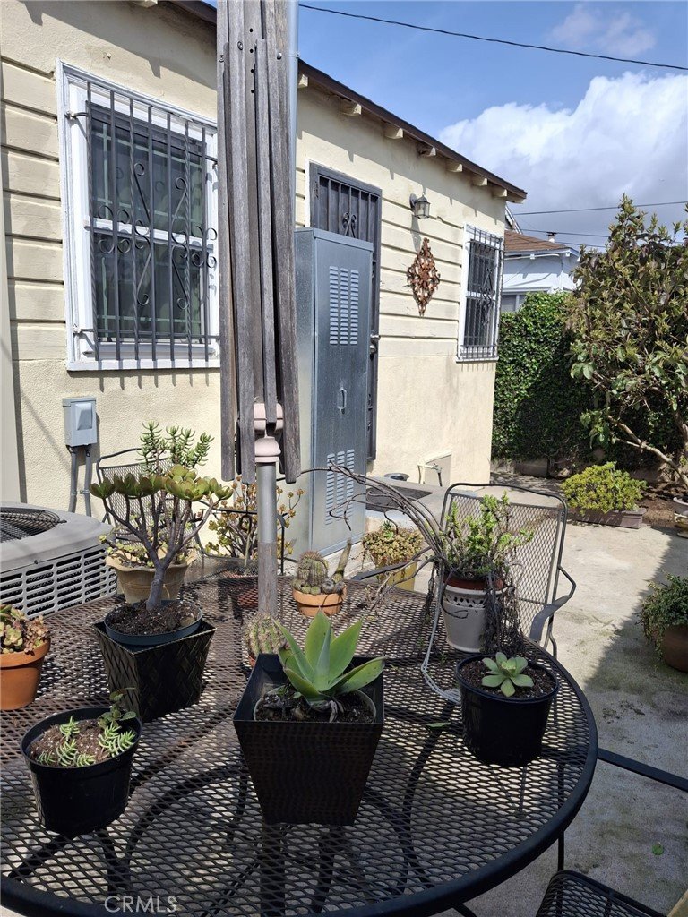 1346 W Century Los Angeles CA 90044 7 1346 W Century Los Angeles CA 90044