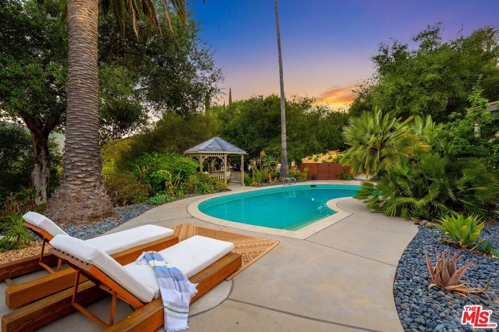 24537 Dry Canyon Cold Creek Road Calabasas CA 91302 34 24537 Dry Canyon Cold Creek Road Calabasas CA 91302