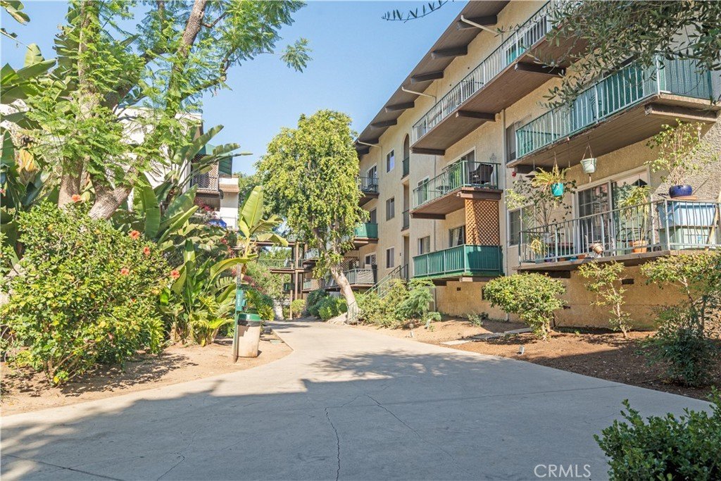 5460 White Oak Avenue E129 Encino CA 91316 23 5460 White Oak Avenue E129 Encino CA 91316