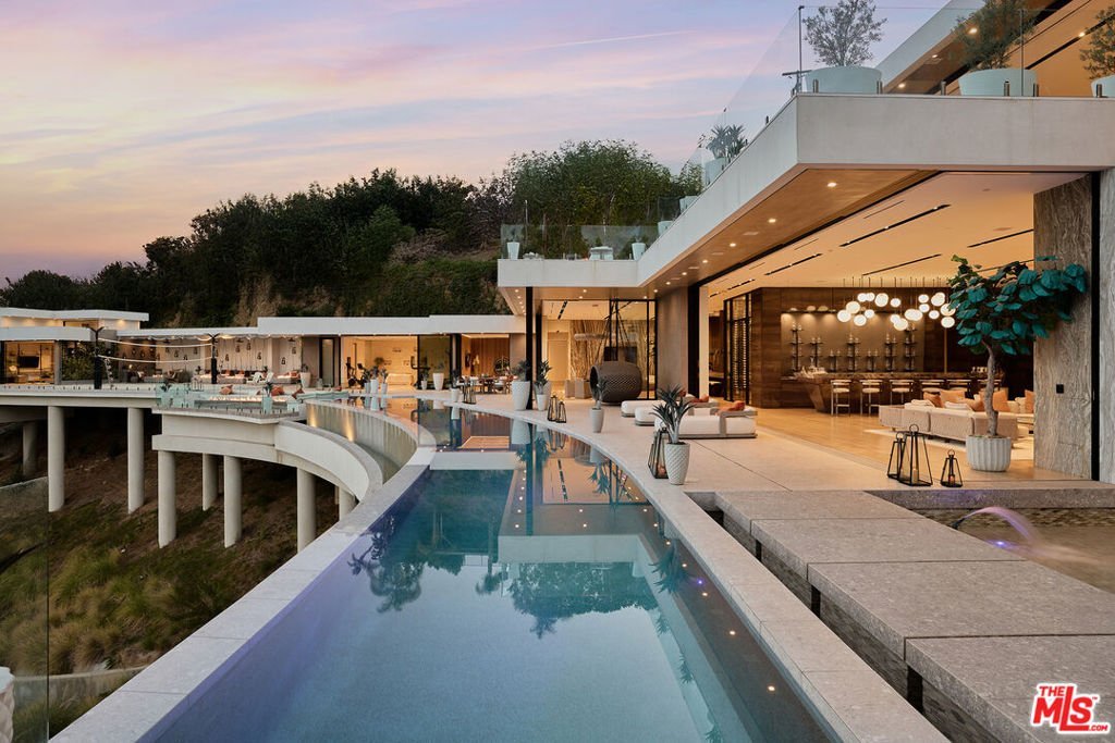 9330 Flicker Way Los Angeles CA 90069 27 9330 Flicker Way Los Angeles CA 90069