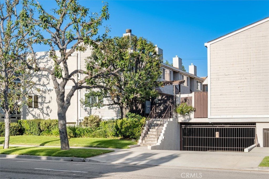 4230 Whitsett Avenue 4 Studio City CA 91604 22 4230 Whitsett Avenue 4 Studio City CA 91604