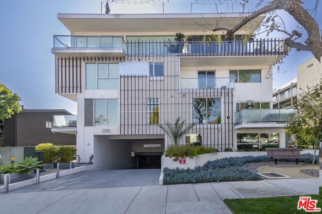 1345 Havenhurst Drive 15 Los Angeles CA 90046 35 1345 Havenhurst Drive 15 Los Angeles CA 90046