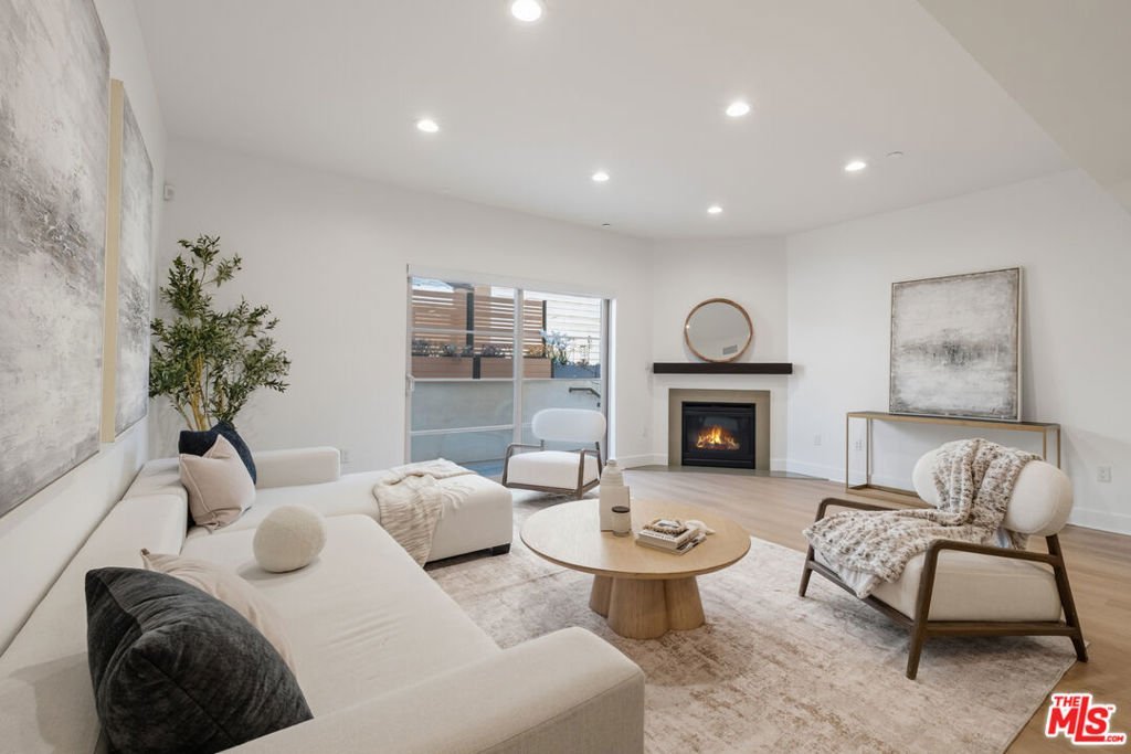 1744 Granville Avenue 105 Los Angeles CA 90025 26 1744 Granville Avenue 105 Los Angeles CA 90025