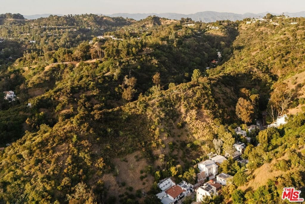 9849 Portola Drive Beverly Hills CA 90210 24 9849 Portola Drive Beverly Hills CA 90210