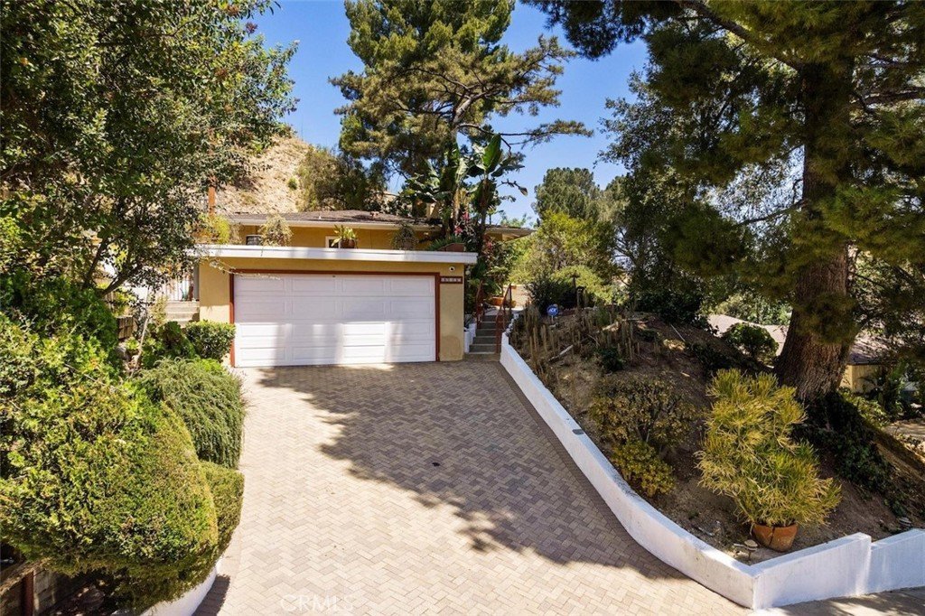 10527 Colebrook Street Shadow Hills CA 91040 38 10527 Colebrook Street Shadow Hills CA 91040