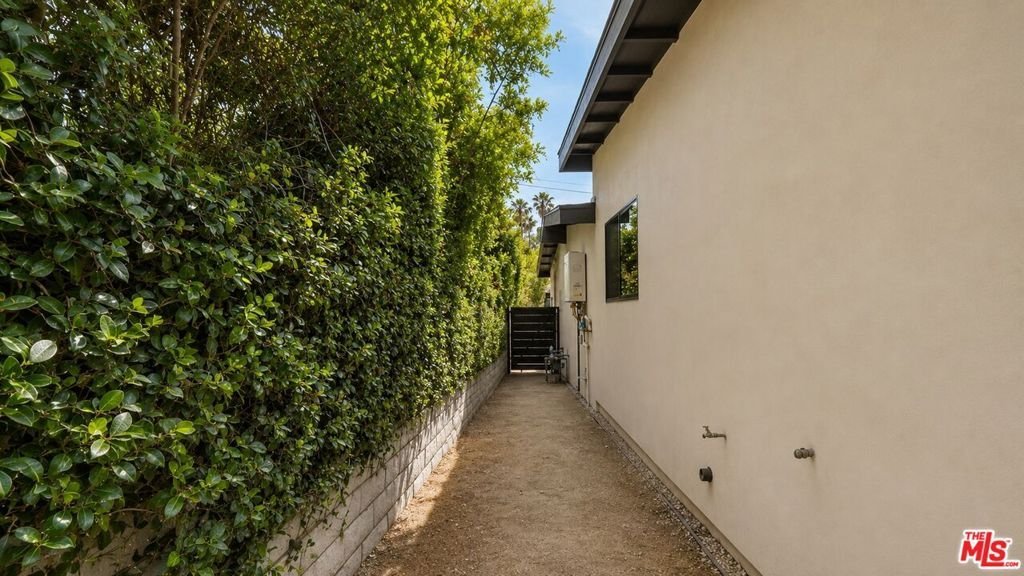 5576 El Canon Avenue Woodland Hills CA 91367 55 5576 El Canon Avenue Woodland Hills CA 91367