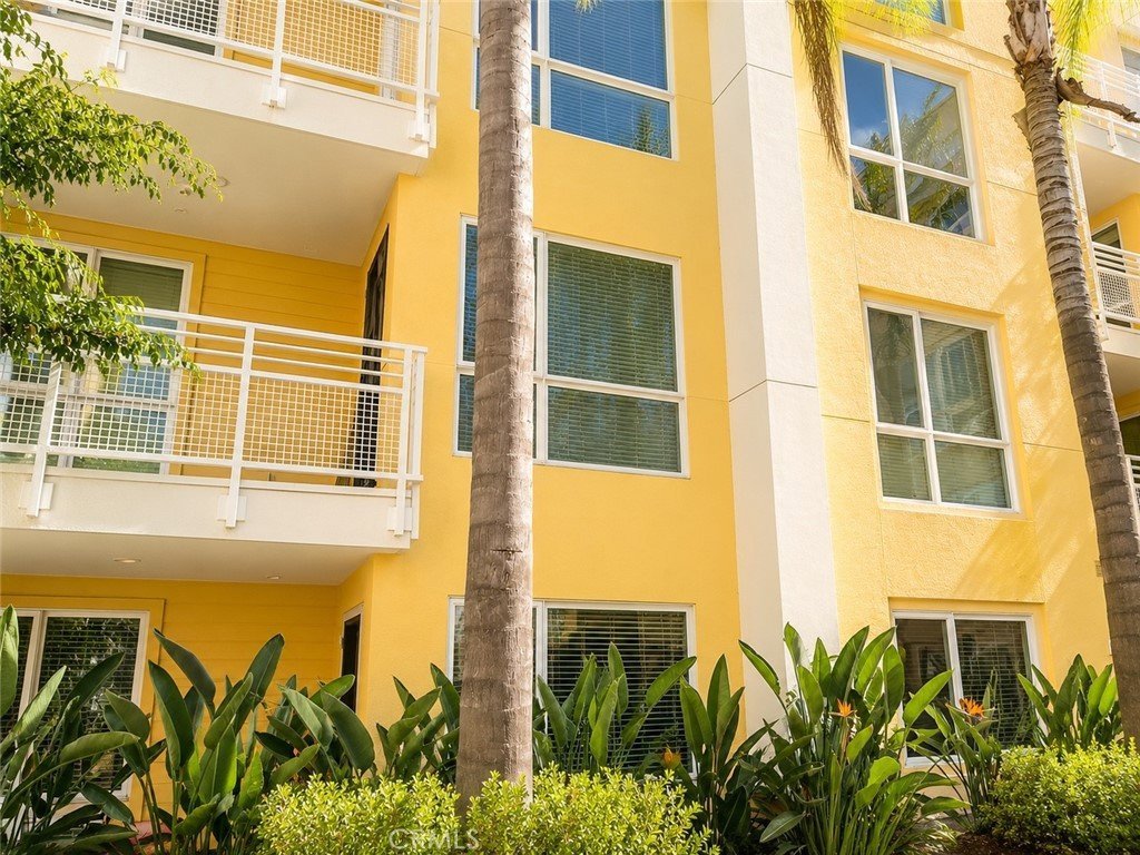 21301 Erwin Street 322 Woodland Hills CA 91367 27 21301 Erwin Street 322 Woodland Hills CA 91367