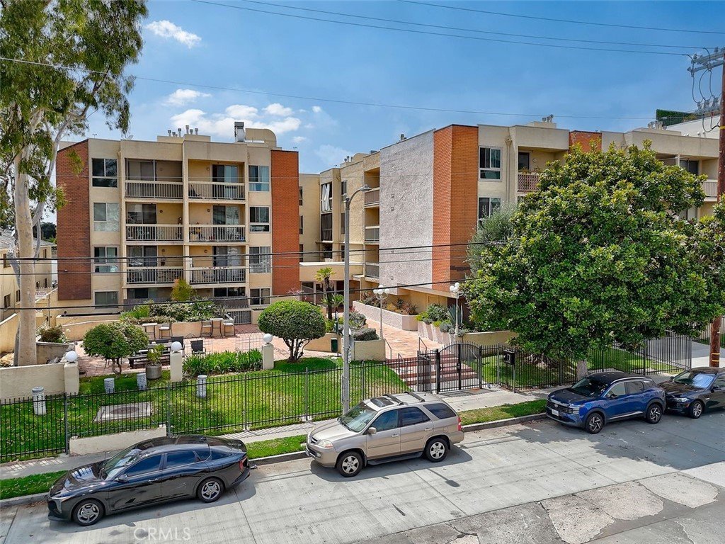 5143 Bakman 417 North Hollywood CA 91601 27 5143 Bakman 417 North Hollywood CA 91601