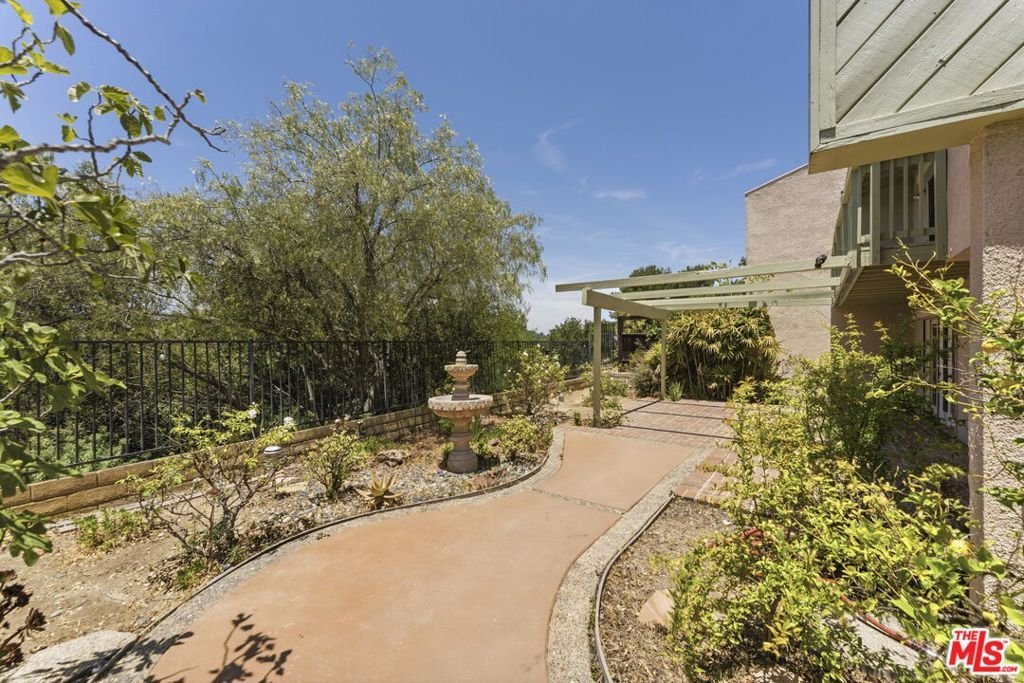 2755 Bottlebrush Drive Los Angeles CA 90077 36 2755 Bottlebrush Drive Los Angeles CA 90077