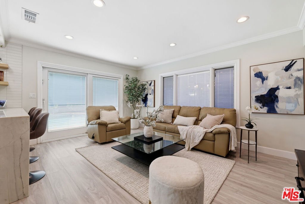 5220 Mary Ellen Avenue Sherman Oaks CA 91401 60 5220 Mary Ellen Avenue Sherman Oaks CA 91401