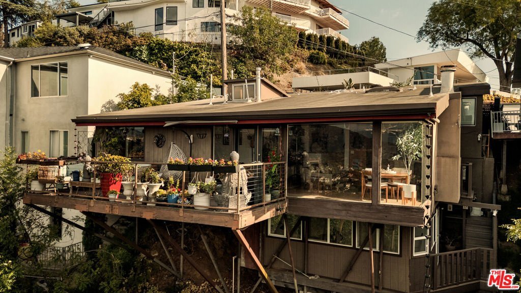 7185 Pacific View Drive Los Angeles CA 90068 54 7185 Pacific View Drive Los Angeles CA 90068