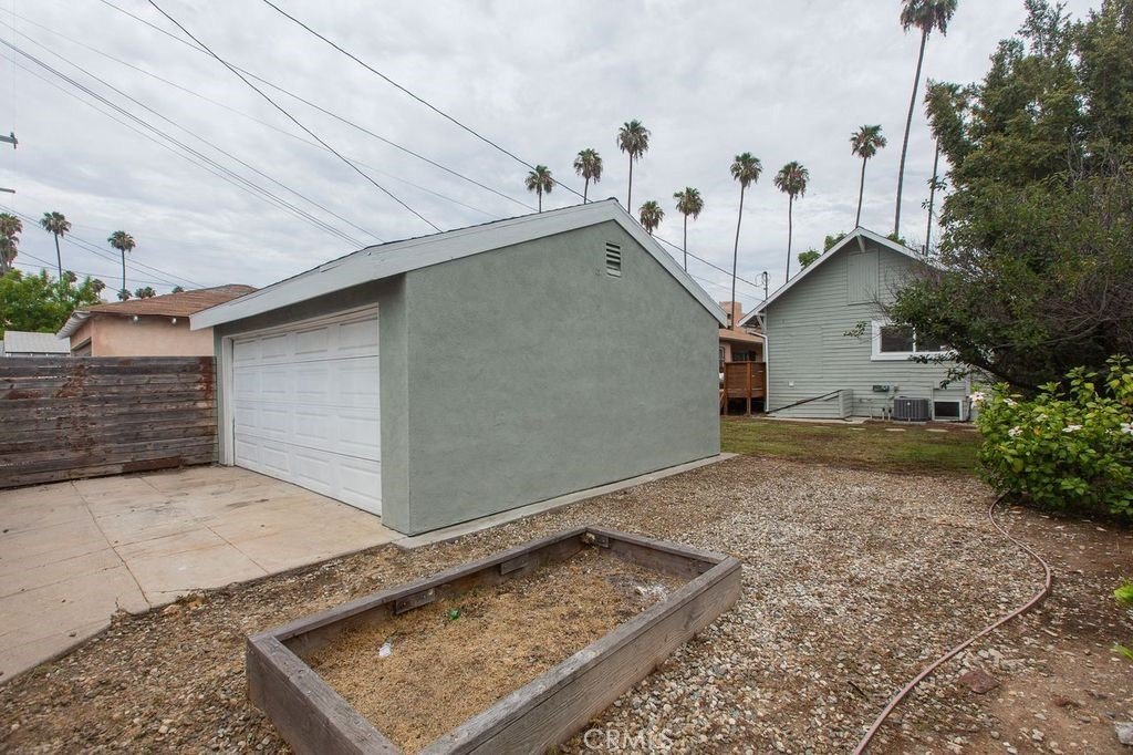 3429 2nd Avenue Los Angeles CA 90018 24 3429 2nd Avenue Los Angeles CA 90018